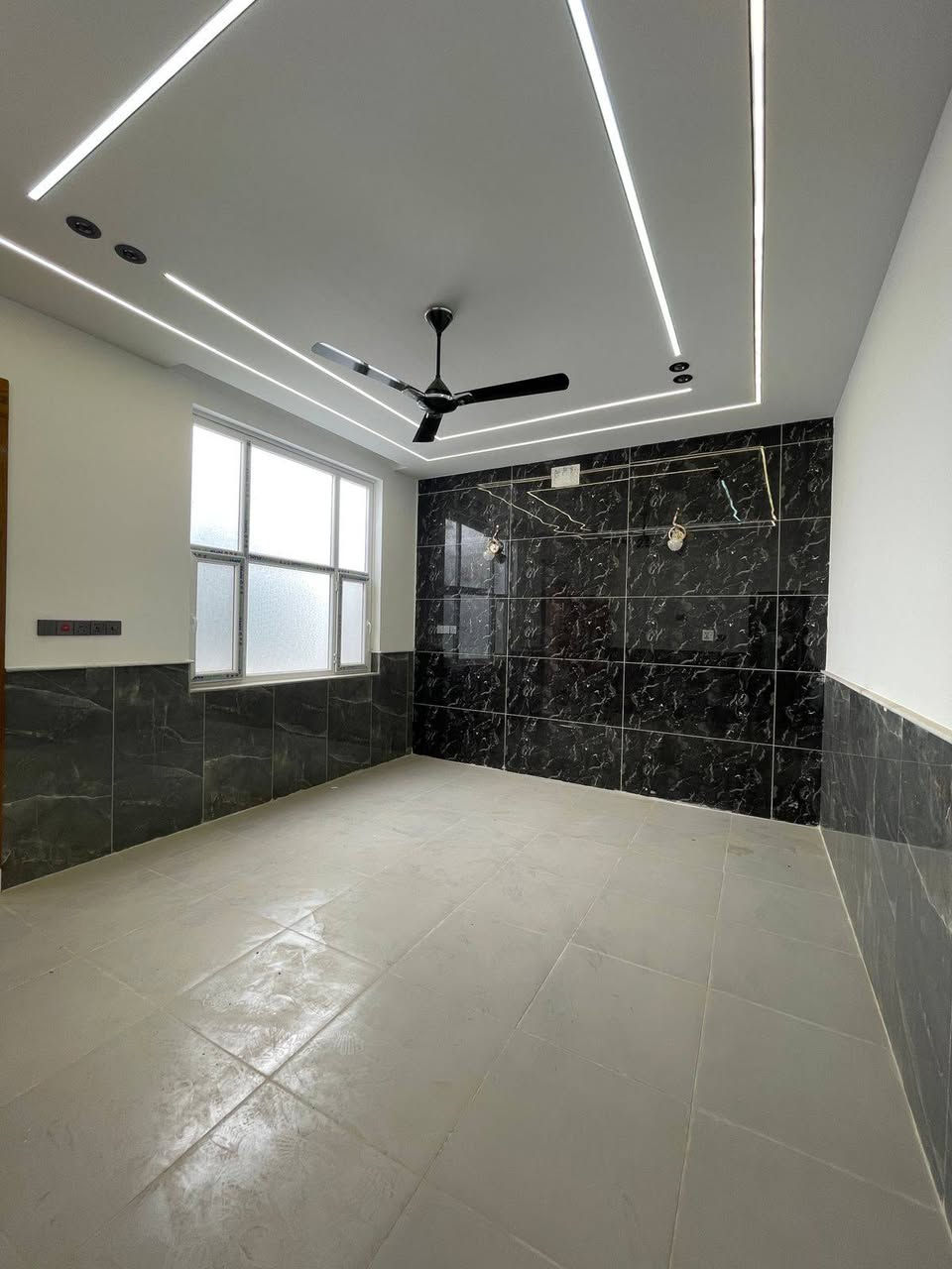 سلام عليكم يوجد
بيت مساحة 360 متر طابق واحد بناء حديث  للبيع 
شوارع ١٠متر 
يتكون البيت من غرفتين نوم وصاله وستقبال 
ومطبخ حار بارد وصحيات داخليه خارجيه 
 البيت  جاهز للسكن 
طابو  زراعي 25
 التحويل من ابو السند مباشر - قرار محكمة
 متوفرة كافه الخدمات (تبليط ♦️ماء ♦️ كهرباء♦️ مجاري) 
 الموقع كربلاء مجمع نجمة كربلاء 

 اللاستفسار اكثر اتصل على الارقام التالية
***********
حيدر الغراوي للعقارات والمقاولات العامه 
 
 #عقارات_للبيع #العراق #حي_العباس #فولو #اكسبلور #متابعين #بساتين #البصرة #كربلاء #بغداد #كربلاء_الحسين #بيع #كربلاء_المقدسة #عقار #عقارات #فولو #دعم #متابعة #سبحان_الله #تعليق #لقطة #للبيع #القران_الكريم #بيت #اكسبلور_فولو #يالله #اكسبلور_explore #استغفر_الله #استثمار #عقارات_كربلاء كربلاء, العراق
