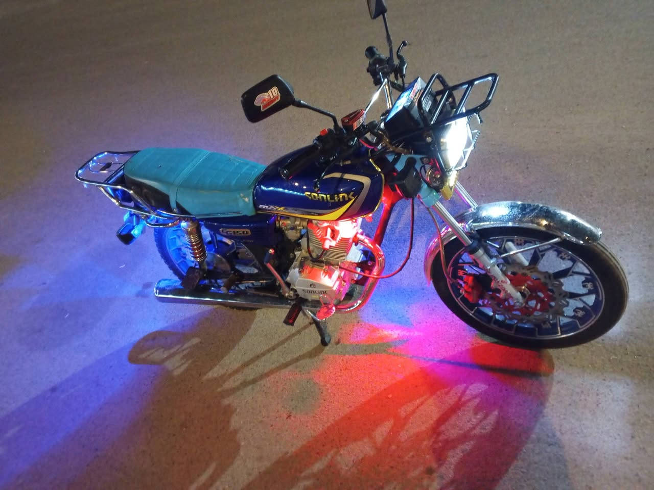 سلام عليكم ايراني موديل25 محرك 200 مكفول كلشي ما ناقصه كهربأيات كله شغاله بي منفيس  السعر 775 وبي مجال بسيط ويرهم مراوس حسب القناعه العنوان الرمادي شارع 60 مقابيل قسم المتحانات ***********
