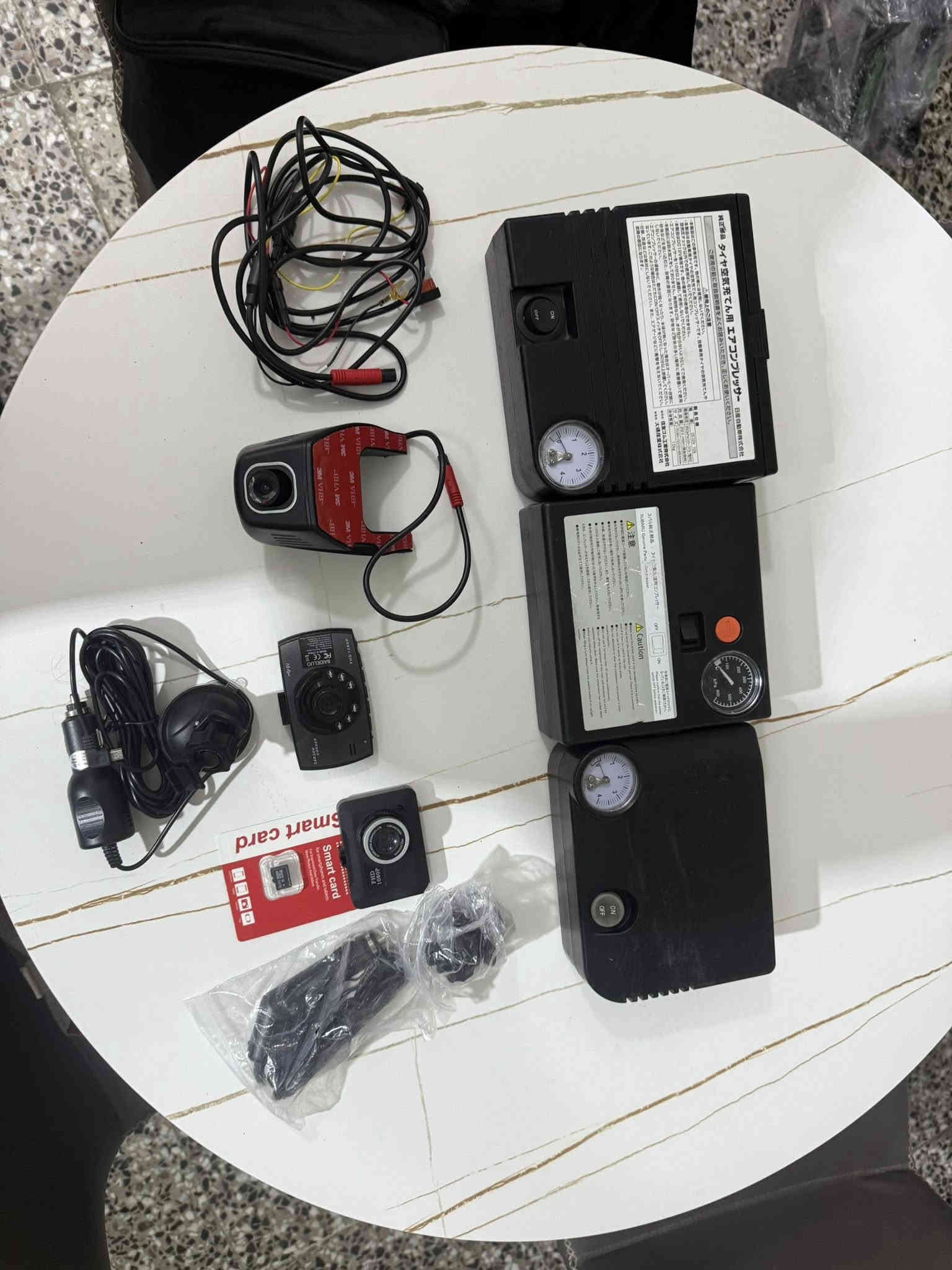 سلام عليكم 
منفاخ ياباني باقي اخر ٣ قطع السعر ٢٥ 
كامره داش كام مال حوادث اصلي ٣٠ الف 
يوجد توصيل جميع محافضات العراق 🚚🚚🚚
مكاني بغداد مشتل *********** 
موجود من ٥ العصر الى ١٢ بليل
