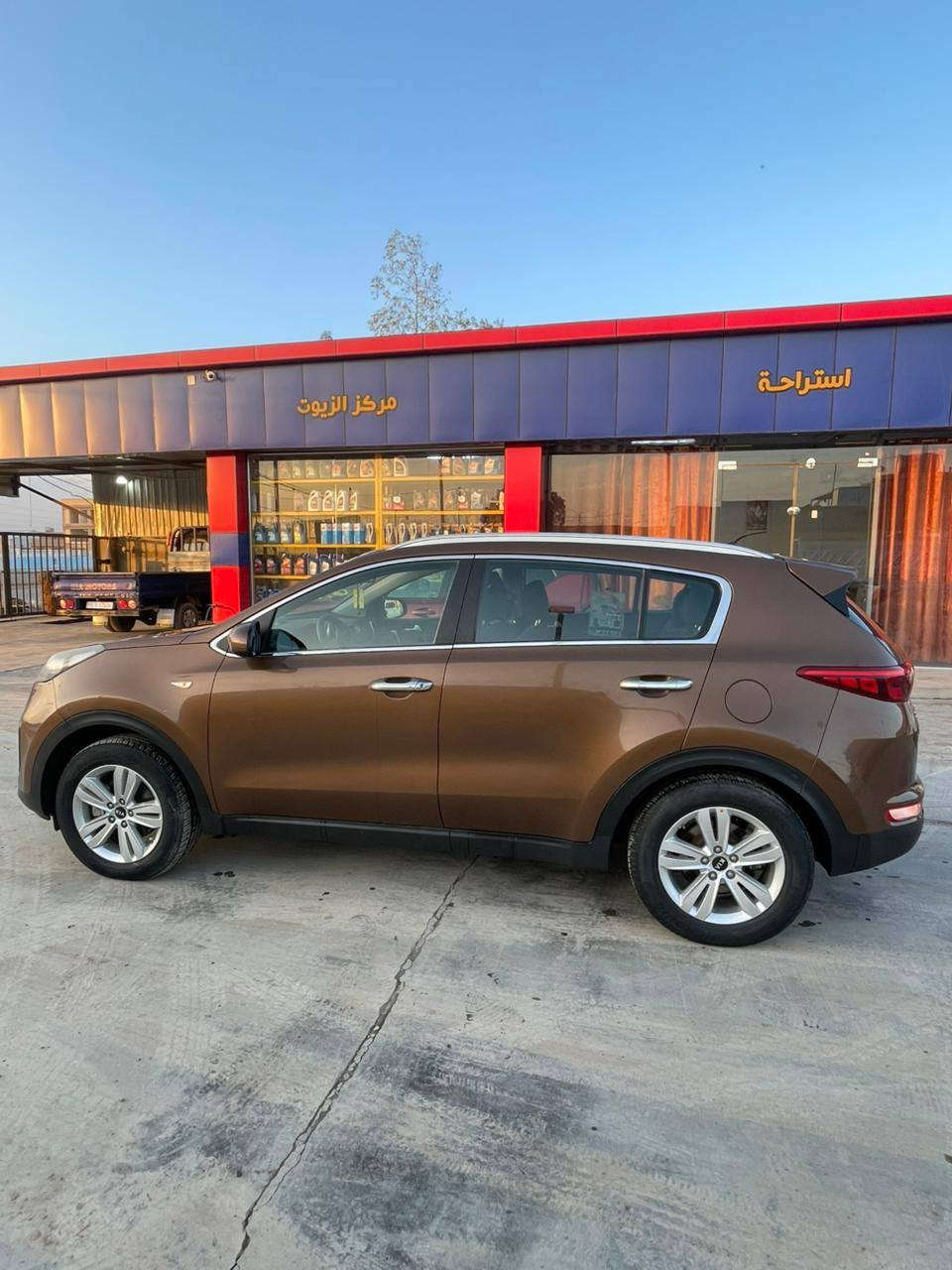 سبورتج٢٠١٧رقم أربيل إنكليزي خليجي بيه بارد شبر بالجنطه وبيه بارد بالبنيد كما موضح بالصور ماشيه ١٨١الف كيلو 
السعر١٦٥
***********
