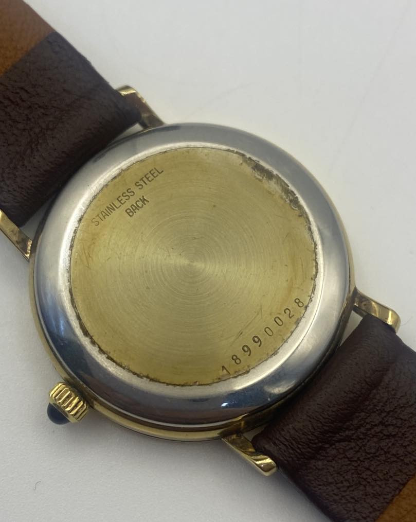 LONGINES 
اوتوماتيك 
٢٣٥$
نظافة جيدة 
قطر ٢٩ 
سير و بوك مُستبدلات 
* اتوقع الزجاج مُستبدل ايضًا 
و يرجى الانتباه لقطر الساعة


**إذا كنت صاحب هذا الإعلان وتريد حذفه لأي سبب، رجاءا أرسل رسالة إلى الدعم الفني**