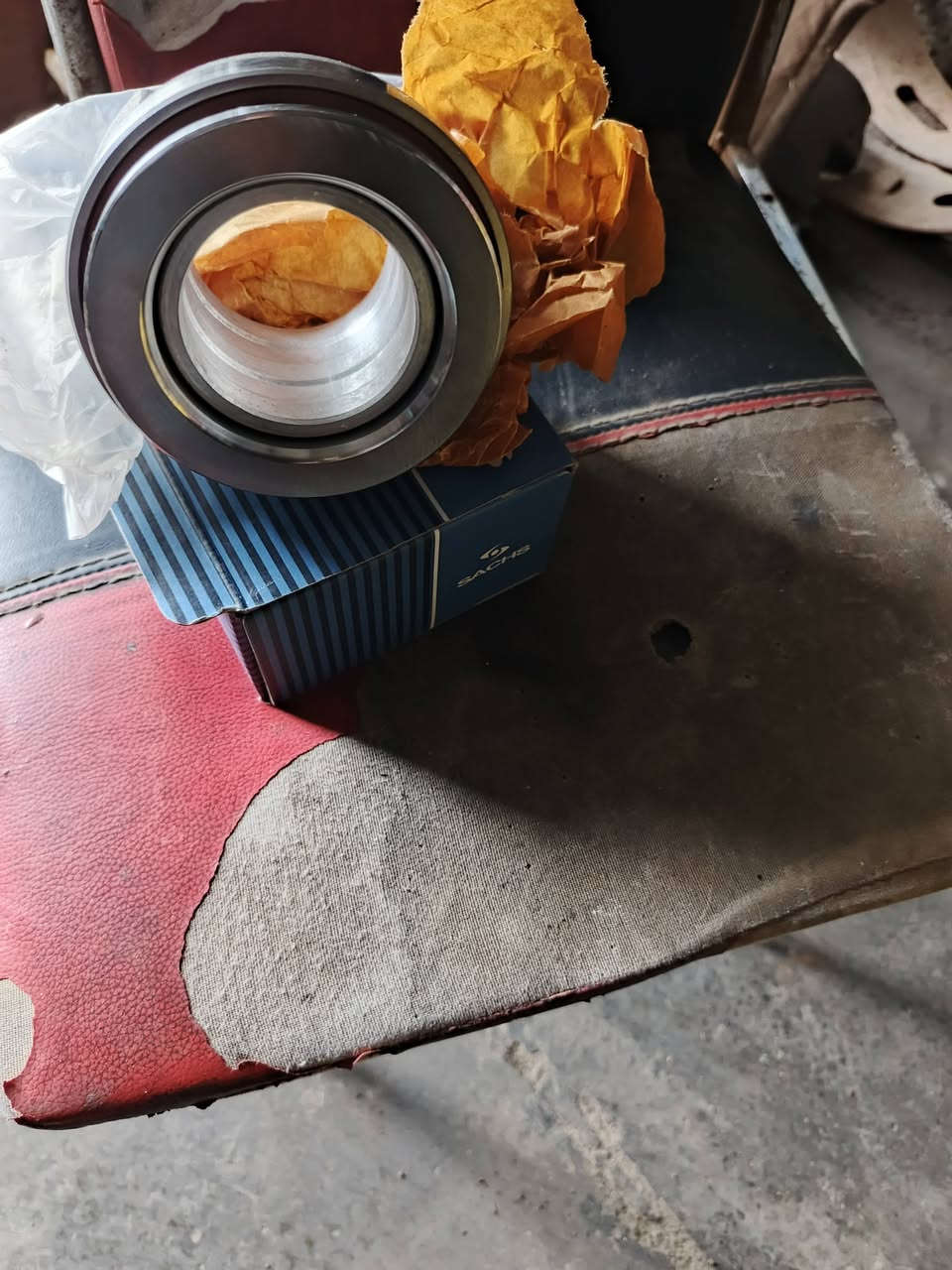 اغراض مان بوز ٨٢اصلي وتجاري عنوان بغداد جرف نداف محل قيصر تصال وتساب ***********
