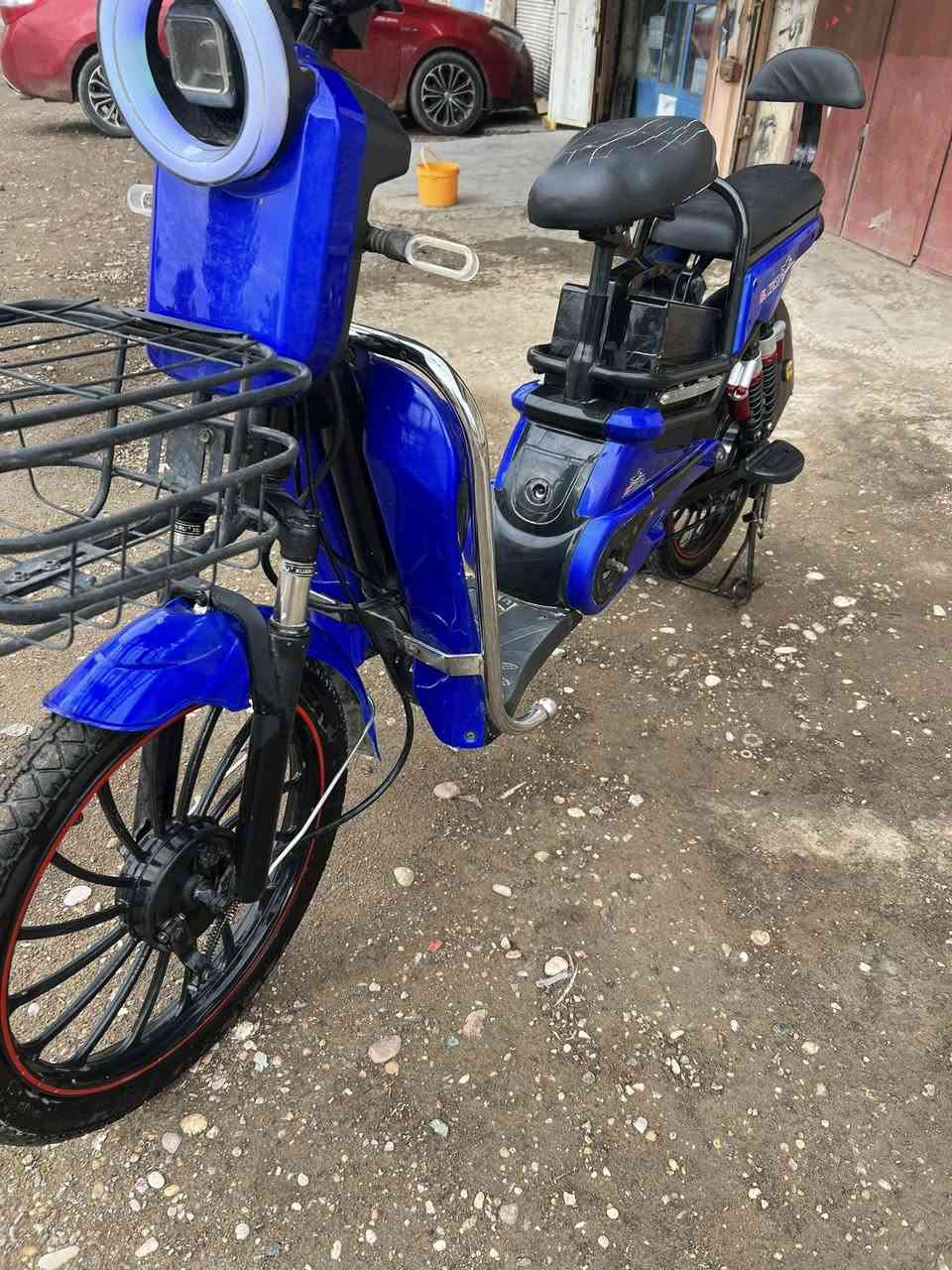 بايسكل شحن للبيع جديد ٢٠٢٥ ابو البوري ٥ بطاريات جدد كلة شغال مابي اي نقص تايرات جدد لايت عالي ناصي سرعة ٩٩ السعر ٢٧٠ بي مجال العنوان ديالى ابي صيدا ***********
