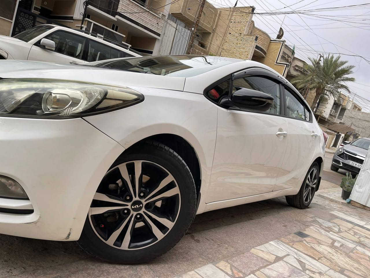 السلام عليكم كيا سيراتو خليجي ابيض بأسمي تحويل مباشر رقم بغداد الدولي محرك 2000 دوش المرغوب 2014 شكل 2015 ويل كب  تخم تاير جديد وصدر امامي خلفي ودبلات  فتحة سقف + مري شفط واشاير  + تحكم ستيرن وكروز سرعة + شاشة + زنون  + تبريد  قطعتين امامي وخلفي و بيها 3قطع صبغ   كير سليم سياره نظيفه تجي تفحص سونار  المكان بغداد الشعب السعر 119شراي اتصل ***********
