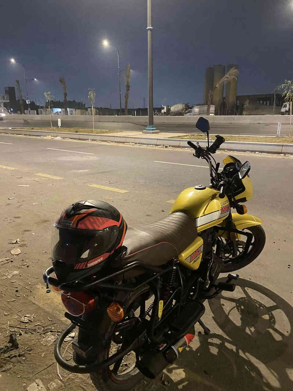 سلام عليكم دراجه للبيع دايون نفخ ماكس مكينه 175 مديل 2022 طالعه ل 23 دراجه برغي ما ناقصها السعر 1700 
مرقمه واسط العزيزيه  راعيها يريد مداور 
عنوان الدراجه نجف رقم ***********
