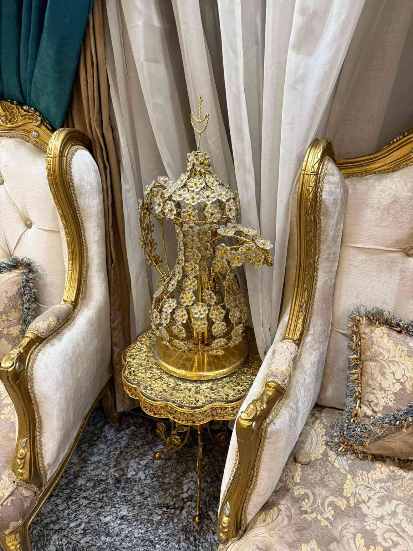 تخم مصري 10 مقاعد جديد استعمال قليل جدا تخم مع عرباتة تقديم مع دلة كبيرة مع سلة تقديم
سعر مناسب جداً 
العنوان السيدية 
الاستفسار ***********
