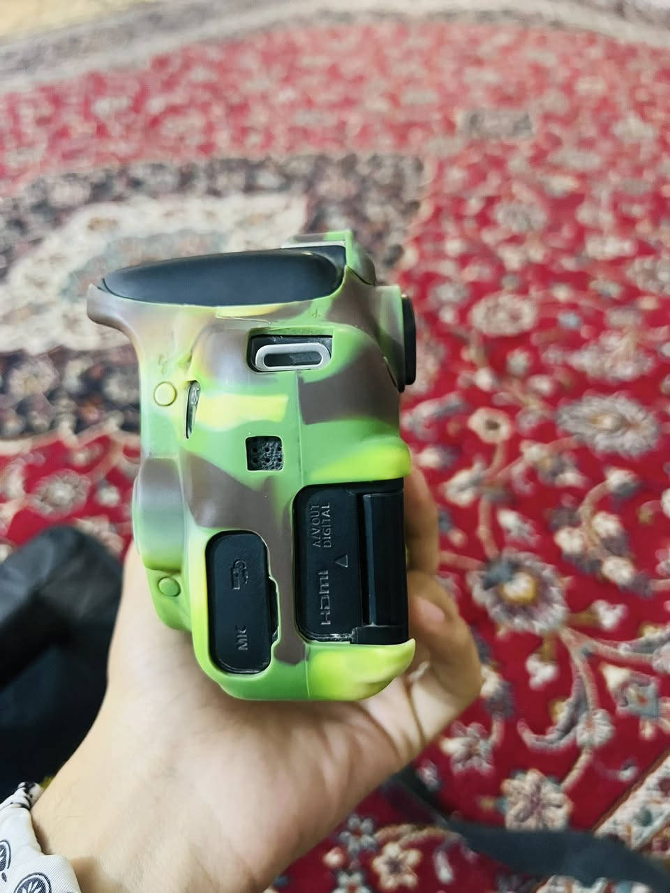 كامرة نظيفة وشغالة 100%
🔹 المواصفات والمرفقات:
 • عدسة 18-135
 • حقيبة ظهر خاصة بالكامرة
 • رام 16GB
 • بطارية
 • شاحنة
 • توصالة نقل الصور

📍 الموقع: الديوانية
🚚 يتوفر توصيل لجميع المحافظات

📞 للاتصال والاستفسار:
***********
