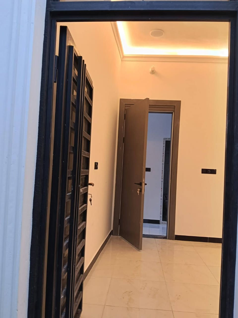 سلام عليــــكم
بيت زراعي للبيـــع// طابقيــن//
في حولي الخصيمه عرصات حيدر الحاج هندي
مساحه البيت 100م  مربع 10/10
البيت جديد كونكريت مسلح
البيت قريب على الشارع العام كلش 🚴‍♀️🚴‍♀️
تفاصل البيت
الطابق الاول
غرفه /  صاله/ استقبال / مطبخ / صحيات داخليه وخارجيه
الطابق الثاني
غرفه كبيره
وصاله كبيره
البيت فول كلش حلو
اي استفسار
الاتصال على الرقم ***********
او مراسله الصفحه او واتساب
🚴‍♀️🚴‍♀️🚴‍♀️🚴‍♀️🚴‍♀️🚴‍♀️

