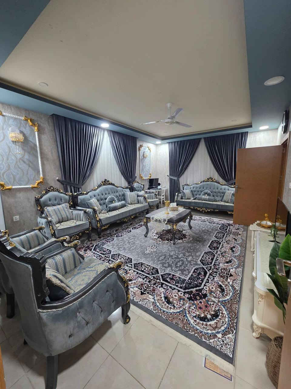 دار سكني للبيع في تكريت مجمع بيتي السكني
المساحة 260 متر

الدار على حديقة وشارع 15م

قريب من الملعب بيتي

يتكون الدار من 

ثلاث غرف نوم 🛌 نضام سويت

واستقبال ومطبخ وكراج وحديقة

وثلاث مجاميع صحية 

للاستفسار للاتصال 

***********
