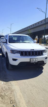 جيب كراند شيروكي" ابيض ثلجي" حاجب ابيض" فئة بلاك توب" 2018  وارد" فول"...