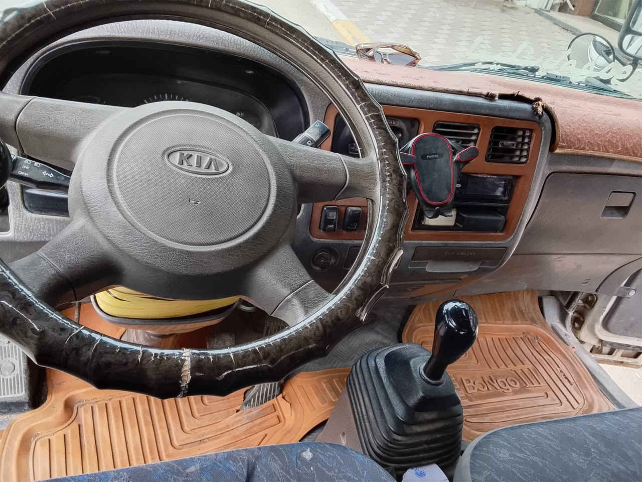 السلام عليكم ورحمه الله وبركاته......كيا فونتيره للبيع او المراوس موديل 2000أبيض اللون مكينه خيط تبخير كير أكسل كهربائيات خير من الله تايرات وباتري وسلف وداينمو جديد رقم شاصي شعار كمركي مذكور بسنويه رقم بغداد انكليزي بأسمي سنويه ال30 السياره بتره سته جنكال قماره وربع قلاب سياره بلاديه تانكي كاز تنكر 120لتر السعر 55وبيهه مجال أن شاء الله مكاني بغداد الكاضميه حي الخطيب قرب أسواق تفاحه هاتف ***********بيه واتساب
