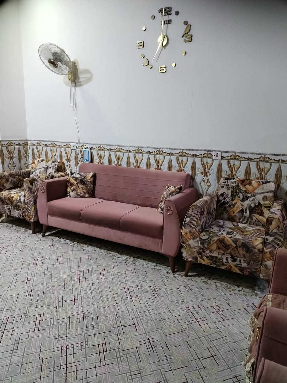 السلام عليكم تخم تزكام عشر مقاعد ٤ كراسي وقنفات ٢ مابي اي ضرر ماخذي ب٧٥٠ نريده ب٣٥٠ الي يريده يتصل عالرقم *********** مكان بابل
