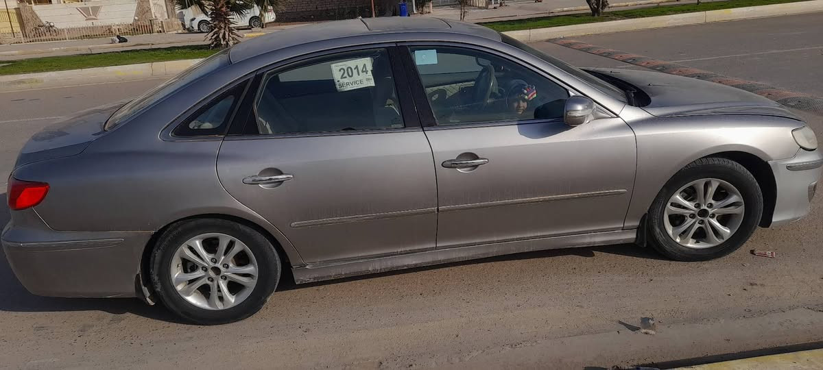 السلام عليكم..
ازيرا موديل ٢٠١١ خليجي 
بدون اي حادث صبغ احزام
نضيفه جداا السعر ٨٩ وبيها
مجال العنوان فلوجه
***********
***********
