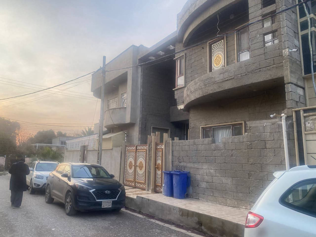 للبيع بيت طابقين /جمعية الحدباء مزارع الدباغ/قرب دوميز
المساحة 125 متر مربع
واجهة 10
اتجاه قبلة
الطابق الاول: مطبخ +استقبال +هول +غرفة نوم+صحيات
الطابق الثاني:غرفتين نوم
للاستفسار: ***********
