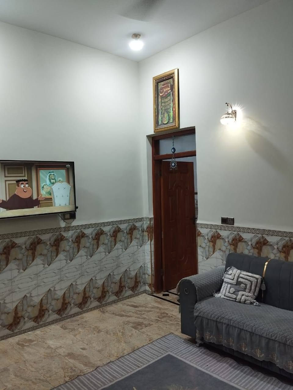 بيت للبيع مساحته ١٠٠متر قرب مجمع السفينه للاستفسار الاتصال ع الرقم ***********
