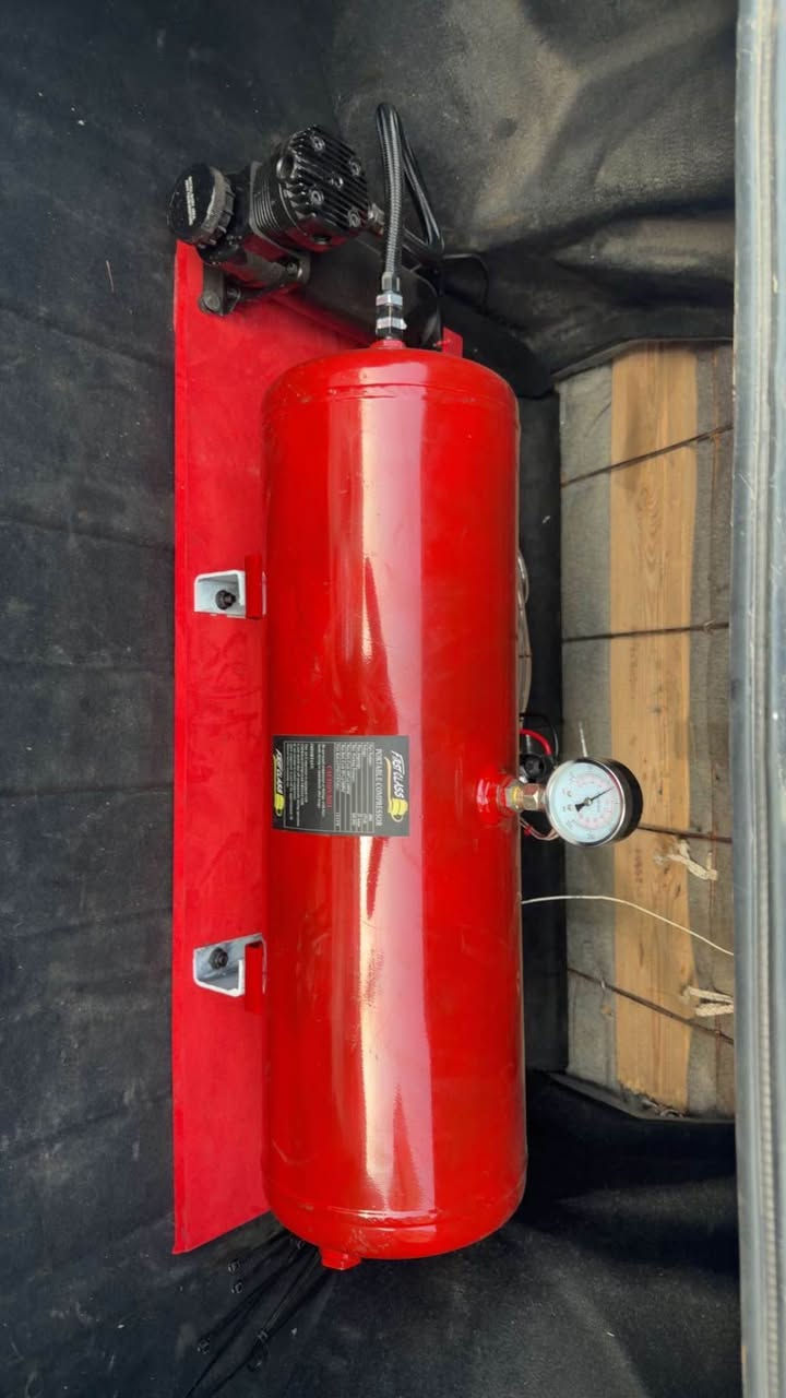 ئؤپترا مؤديل 2005 مه كينه سه نى ماشاءالله ى ده وى كامل سپؤرت سيسته م چووپى هه واى بؤبه ستراوه بيلادى دانس ده كات  سه ياره كى بئ مه سره فه مالى گه نجامه فول كه مه لياتو سپؤرته سه ياره كه گيرومه كينه وته بريد به شه رت ره قه م ئه سلى به شه رت غه رامه ى ساف كرايه وه كاله ى له گه له پاكانه كرايه سه نه وى له گه له هه مووى به شه رته بئ ته قه وره قه يه شاشه ئايپادى له سه ره تكايه بؤزانيارى زياتر ته له فون بكه *********** أربيل, العراق
