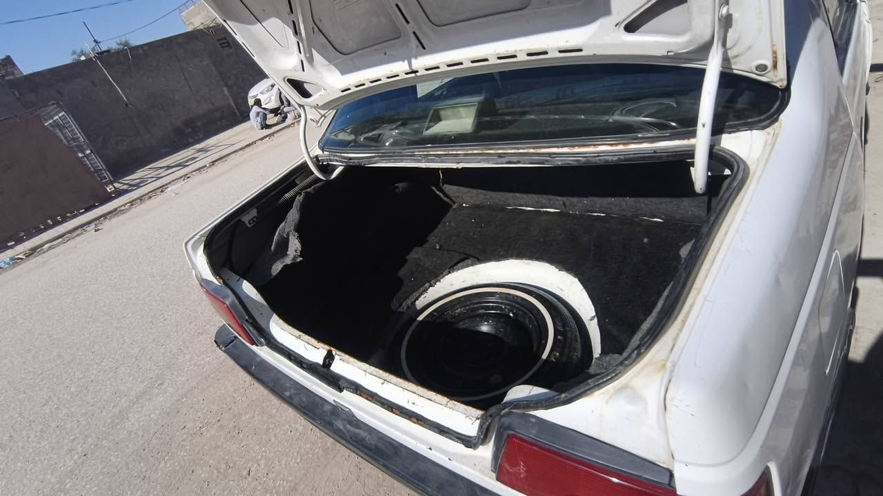 بيجو 405
2012
تدفئه تبريد شغال 
كير ومحرك خير من الله 
ضربتها باب الصدر  امبدله
راعيه نجف بسامينا 
معروضه 30 ورقه وبيها مجال بصيط وحياكم الله 
***********
