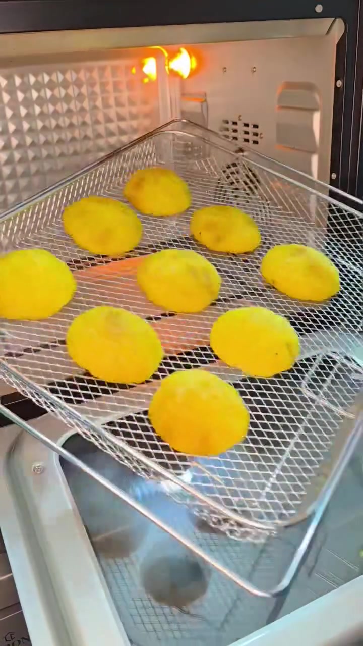 عندج عزيمة؟ فرن LIBRONIC 60 لتر يحلها 😍
دجاجة محمرة + صينية كيك + معجنات.. كلها بنفس الوقت

حمل حراري + تصميم ذهبي يفتح النفس
وصواني سهلة التنظيف

#فرن_LIBRONIC #مطبخ #لمسة_بيت #خبز_منزلي #شواء #اجهزة_منزلية #fyp
ضمان سنه من تاريخ الشراء 
توصيل مجاني لجميع محافضات العراق


**إذا كنت صاحب هذا الإعلان وتريد حذفه لأي سبب، رجاءا أرسل رسالة إلى الدعم الفني**