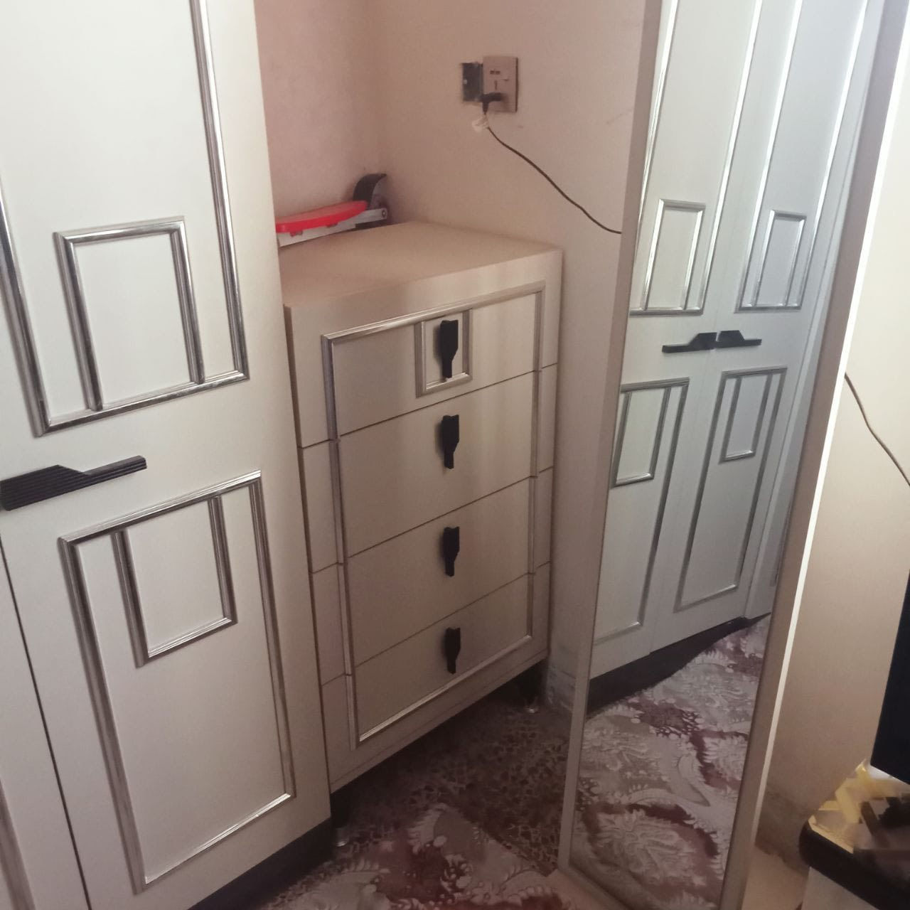 مكلف بل نشر
مكلف بل نشر 
متاح غرفه نوم تركيه للبيع نضيفه كلش 
كنتور 6 بيبان 
وزاويه 2 باب  ومرايه طويله 
جربايه هيه ودوشك وميوزته 
وجرارات عدد 4 وميز تواليت 
ثلاجه حجم وسط 
الغرفه ب مليون وبيه مجال 
والثلاجه ب 100 وبيه مجال 
التوصل الاتصال عل الرقم ‭٠٧٧١ ٨٠٧ ٣٧٠٥‬
