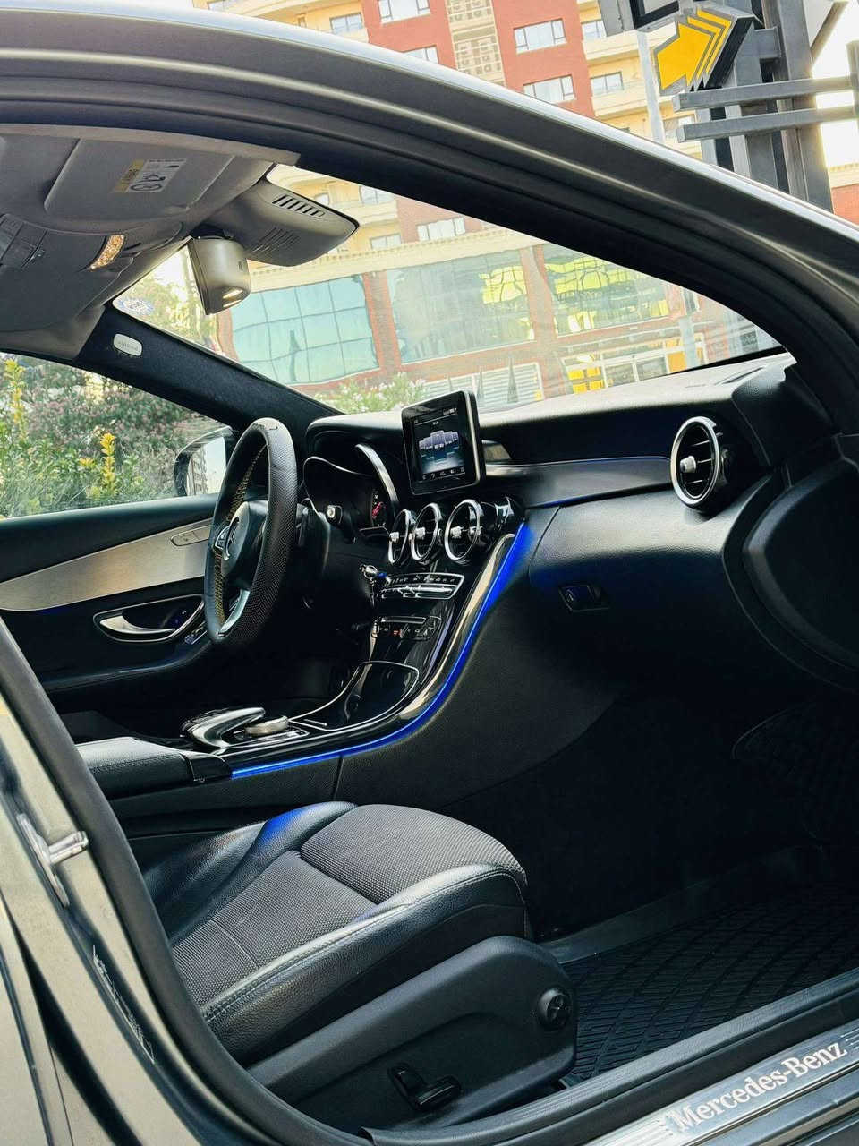 مرسيدس سي 300 موديل 17 السياره نظيفه وجاهزه رقم اربيل الدولي بسمي. فول مواصفات مايحتاج اذكر مواصفاته. الون فيلي بيه باج تضليل. السعر 198 بيه صبغ جاملغ وباب فقط صبغ. لاستفسار. ***********
