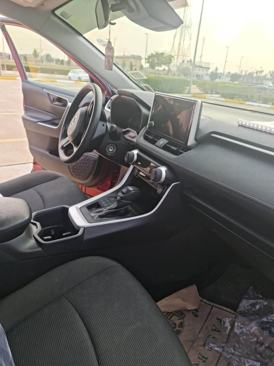 السلام عليكم للبيع 
راف 4 
موديل 2025 
الون ماروني 
الحادث فقط صندوق بدون دواخل بدون ايرباك 
مواصفات LE 
رادار 360 درجه 
كامره خلفيه 
تحكمات ستيرن 
شاشه كبيره 
ماشيه 21 الف mil 
السعر 230 و بيها مجال 
العنوان : اربيل 
للاستفسار: *********** 
*********** أربيل, العراق
