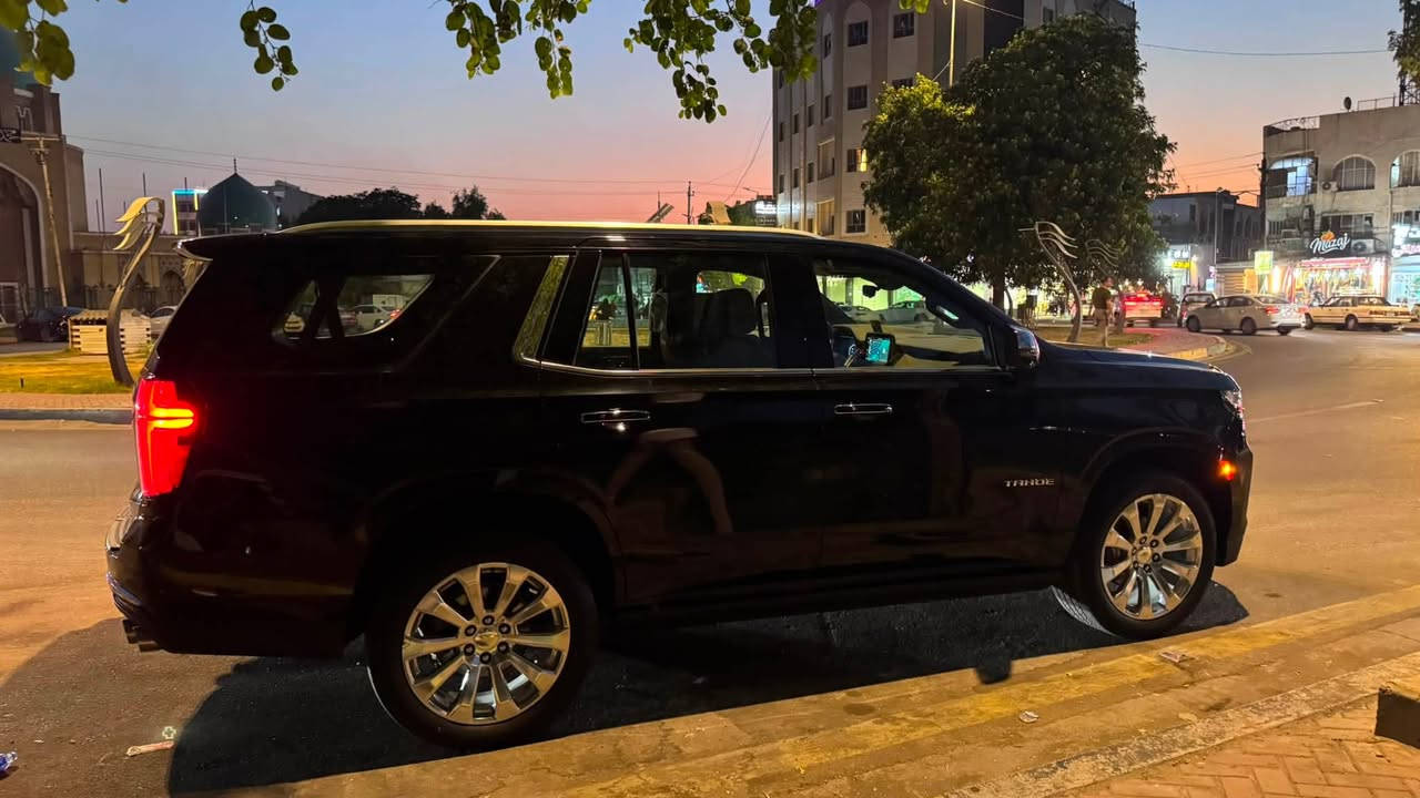 سلام عليكم 
تاهو موديل  ٢٠٢٣ بريمير  خليجي السياره مغلفة PPF ماشية ٢٣الف مكفولة كفالة عامة عدا رصعة خفيفة بالباب الصدرموصفات بريمير معروفه  بـ اسمي وتحويل مباشر 
استفسار الاتصال على ***********
