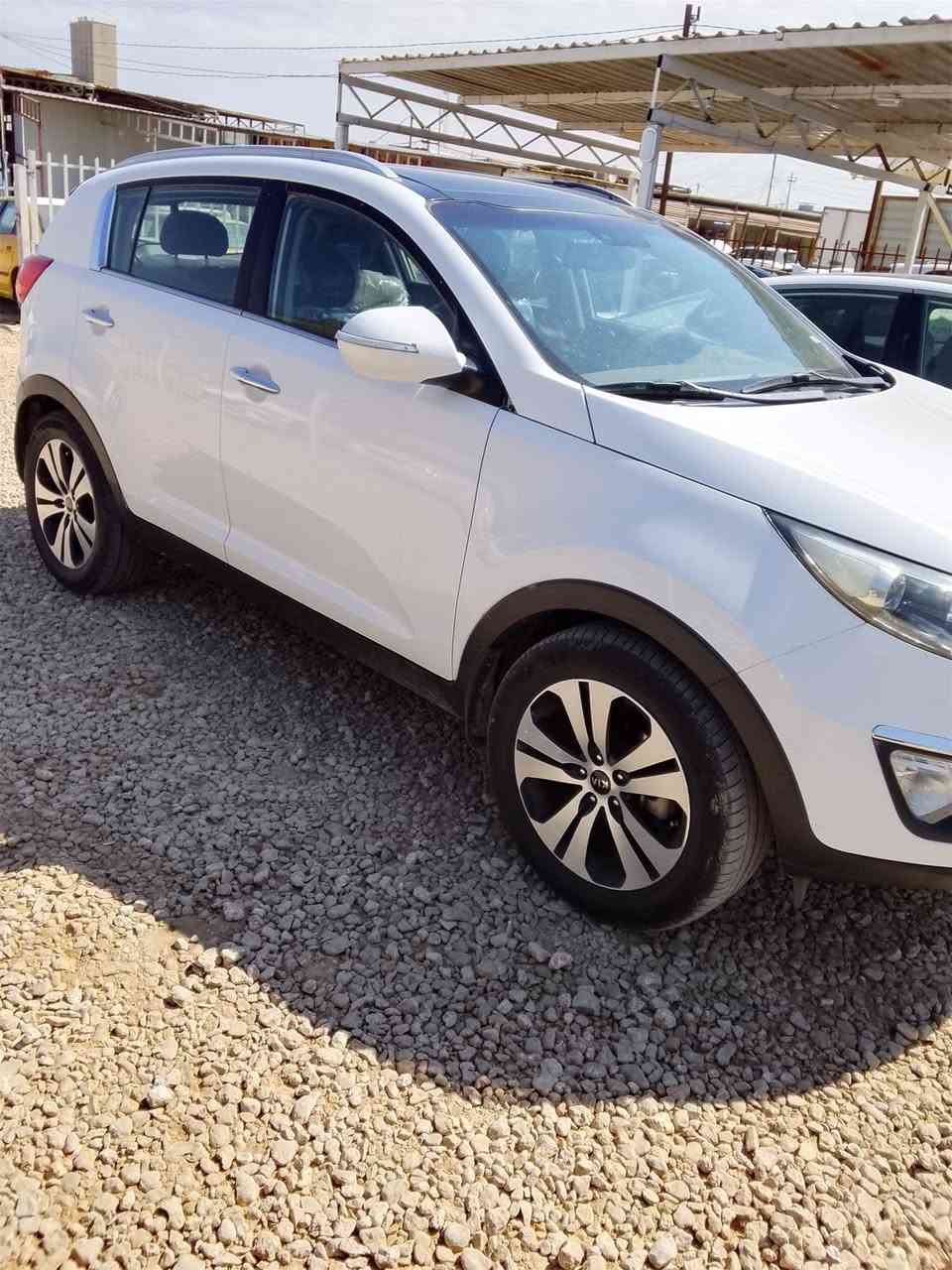 كيا سبورتج ٢٠١١ سعر ١٤٣وبي حك الجية مكفولة ضربة وصبغ وتبديل ماعداى بارد شبر بصيط جدا بالباب الخلفي جهة العبري محرك كير حدادية تبريد تخم تاير كلة كفالة سيارة جديدة بمعنى الكلمة فول مواصفات ماعدى البصمة مري شفط تلفون ***********/***********ابو حسين
