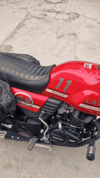 السلام عليكم،  دراجة دايون لايتي ١٥٠سي سي  مرقم بأسمي كربلاء تحويل ثاني يوم للبيع :
موديل ٢٠٢٠، طالعة من المعرض ٢٠٢٥ شهر الرابع.

مثل ما امبين بالصور و الفديوهات الدراجة نضيفة جدا تكدر تكول زيرو ماشية ٢٨٠٠.
سبب البيع محتاج فلوسها.
دراجة بيها تزويد:
١- مازده اماميه مال امزون اصليه.
٢- هورن سيدان زوج. 
٣- جنط قماش صفح كومون اصلي.
٤- جنطة تانكي.
+ هدية خوذة اصلية + سماعة خوذة انتركوم لكسن اصلي b4 fm صارن عليه الخوذة و السماعات ب١٦٠ الف وهذني هديه للشراي 
السعر المطلوب ٣٣٥٠٠٠٠

*********** للاتصال
