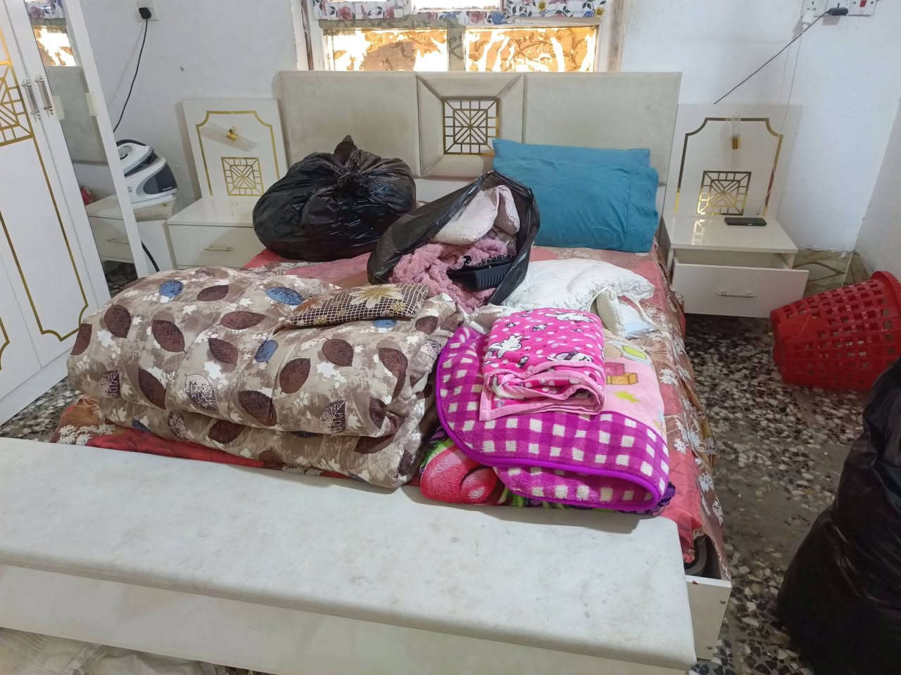 للبيع غرفه نوم 9قطع جديده مستخدمه شي قليل مكان كربلاء للبيع للبيع للبيع 
سعر 650الف بيهه مجال قليل 
كربلاء كنطره سلام 
***********
