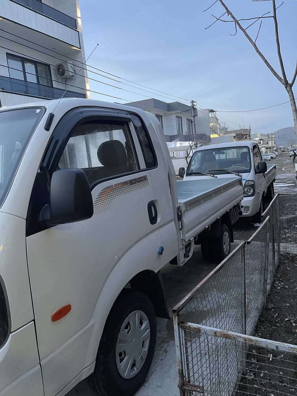 2015لۆک و سفر و دانسقە
ماشاللە ماشاللە 

بەشەرتی هەموو شتێک 

یەک ڕەخنەی ماقولت لێ گرت 5گەڵا ببڕە

یەک قەترە ڕزیووی بەدڵی خۆت پارە ببڕە 

وەسفی ناوێ سەیارەکە خۆی ئەدوێ
سعری 78گەڵا

***********

***********
