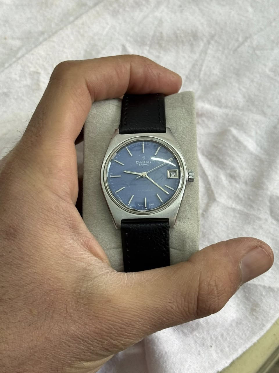 مجموعة ساعات للبيع
سويسري تكويك
عدد 28 قطعة 
كلهم شغالين 
نظافة تامة 
الاسعار مختلفة 
يوجد توصيل لجميع المحافظات 
***********
