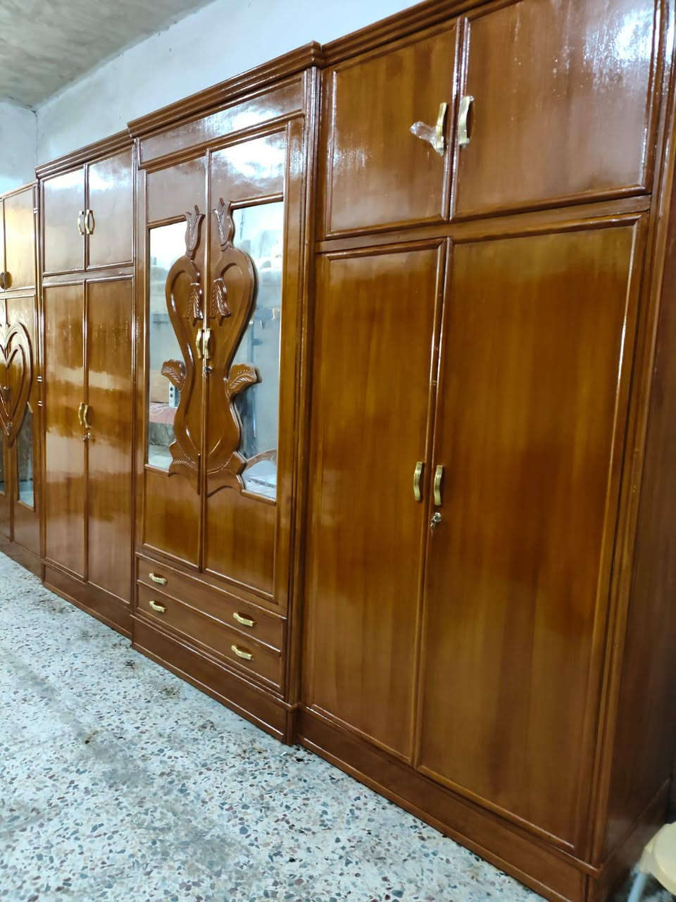 غرفه البيع صاج بسعر مناسب التواصل _
***********
