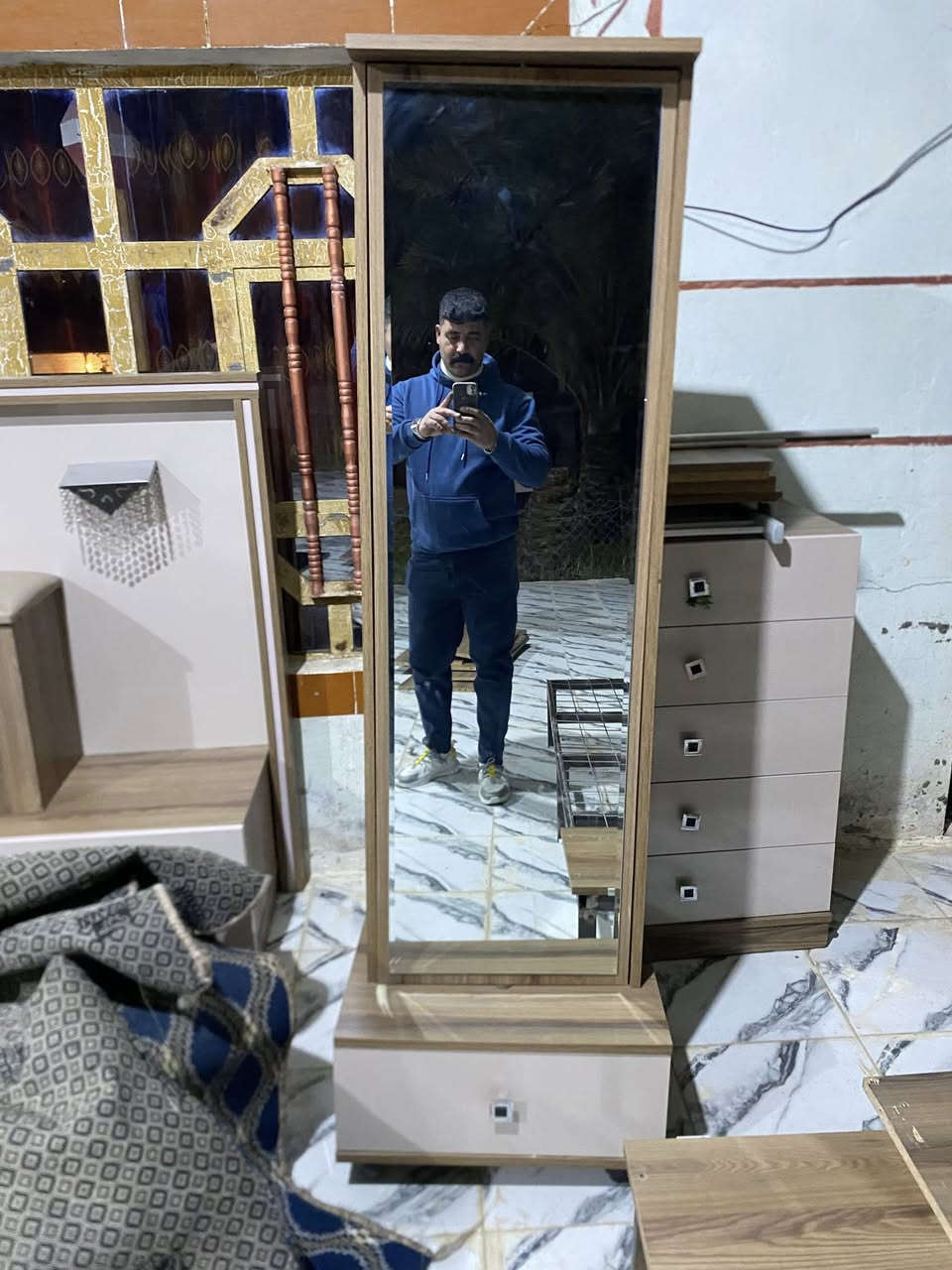 السلام عليكم غرفه تركيه اصليه ٨ قطع  للبيع نظيفه كلش السعر 575 الف وبيها مجال شويه مستعجلين ع بيعتها  للاتصال ***********
