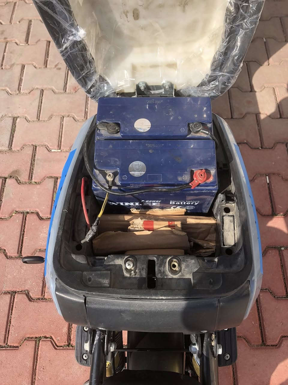 السلام عليكمR9للبع موديل 25 استعمال شهرين شرط وصل الشراء موجود دراجه اخت الجديده شرط الفحص كل ملحقاتها كامله مواصفاتها 4نمر كير بلوتوث منفذ يوسبي نظام بارك نظام بك بصمه بريك امامي خلفي هدروليك 5بطاريات كبار32شرط النظافه سعرها450وبيها مجال مكاني بغداد قرب كراج العلاوي للاستفسار ***********وتساب محمول للشراي فقط
