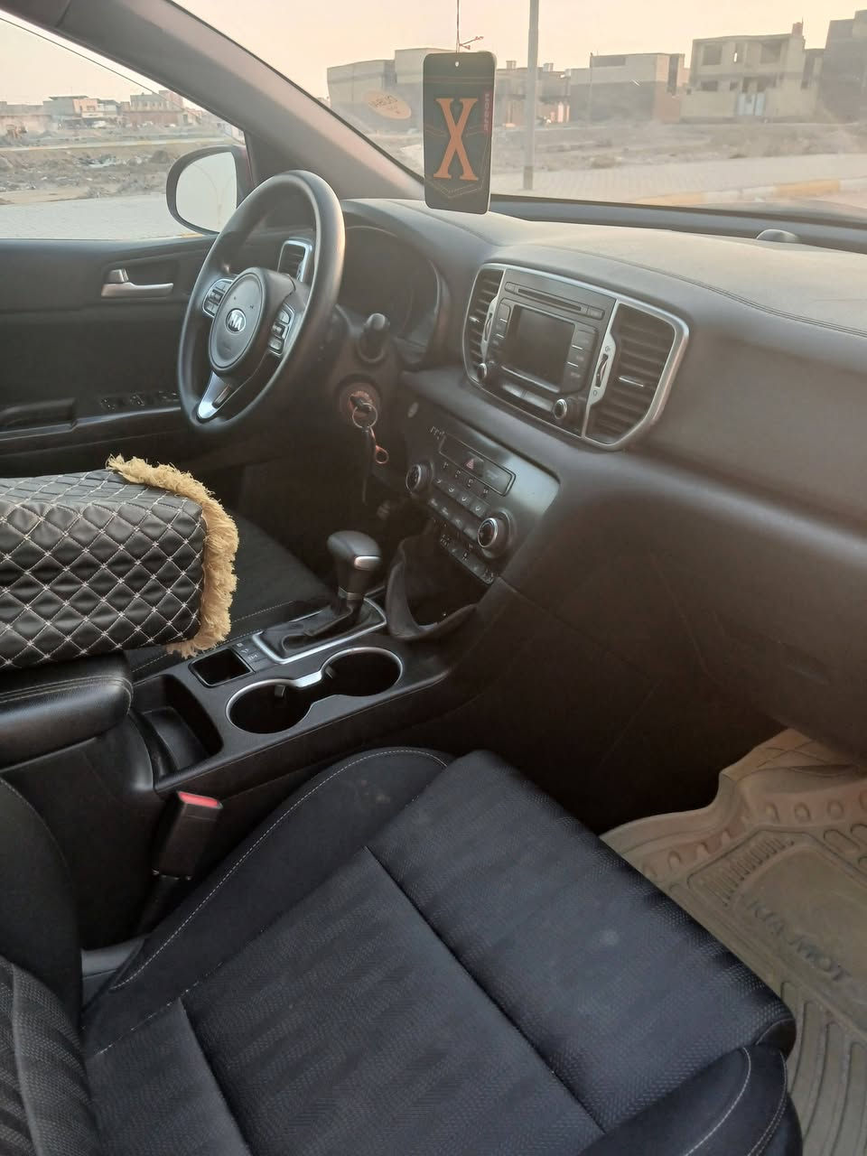 #للبيع ومراوس كيا سبورتج سياره جاهزه رقم مثنى انكليزي باسمي وارد امريكي ضرر خفيف مكينه 2400 السعر 143 وبيه مجال عنوان سماوه حي الحكم ..اتصل ودلل ***********
