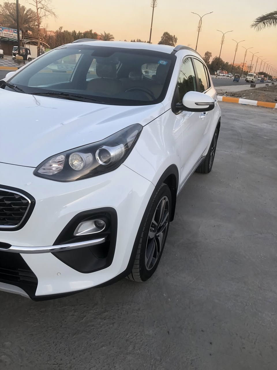 سلام عليكم
سبورتج خليجي موديل ٢٠٢١ مكفول من ضربة والصبغ عدا رصعات في الباب الخلفي ،سبير ما نازل
فول عدا البنرامه  
 (بصمه ،كشتات كهرباء، تشغيل عن بعد ، شاشه كبيره ، باقي الموصفات معروفه.. )
السعر ٢٠٨$ 
العنوان بغداد البلديات 
هاتف.   ***********
