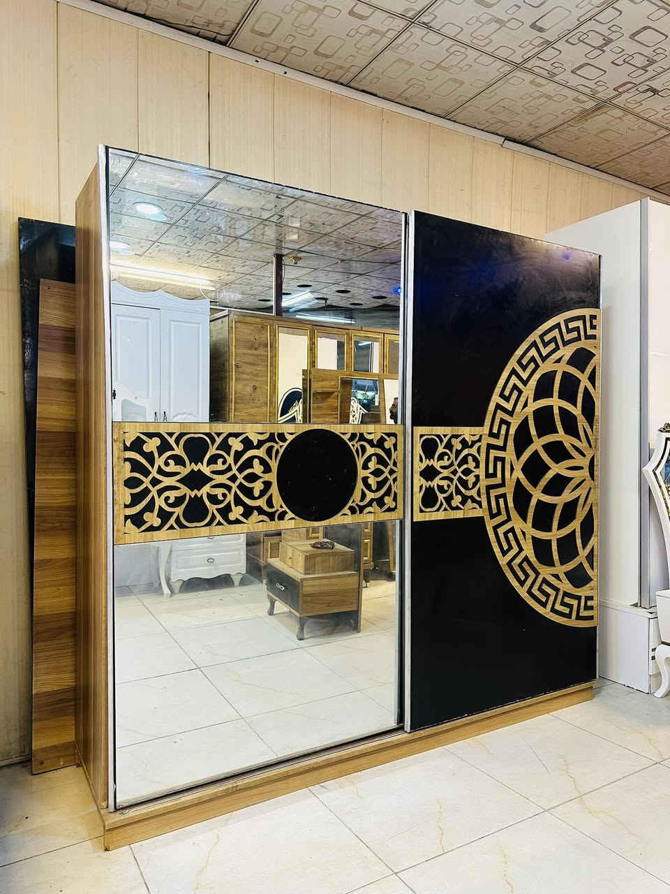 غرفة تركي 4 قطع ( نقص ميز تواليت ) 
مستخدم نظيف
السعر 300 قفل
التوصيل والشد داخل بغداد مجاناً
يوجد توصيل محافظات بكروة
للحجز والاستفسار خاص او واتساب
***********
