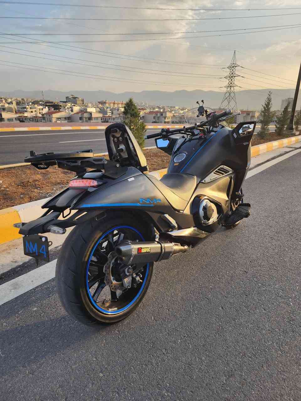 Honda NM4 750cc 2014
بدون رقم بدون كمرك
هوندا مديل ٢٠١٤ محرك ٧٥٠ سي سي ٢ بستم
دراجة فول مواصفات
كير اوتو و عادي و سبورت
مانع انزلاق ABS
شاشة الكتروني
ويل امامي قياس ١٨ بلادي
ويل خلفي قياس ١٧ بلادي
لايت ليد بلادي
سويج سكيورتي
دراجة كل على وضع شريكة 
تاير ل تاير ب شرط
مكاني سليمانية
سعر ٣٨ ورق
***********
