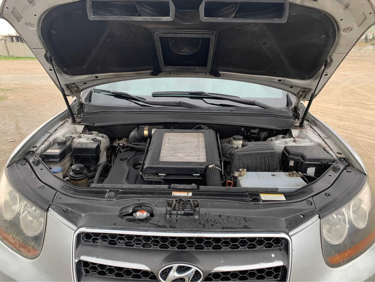 هؤندا سنتافى ٢٠٠٧
گيرمةكينة كارةباى بةشةرت
تةبريد مةركةزى
كوشن جلدوهيتةر
سئ ريز كوشن
 هةموو شتيكى بةشةرتة 
براوةى دووبةى 

ژ.*********** رانية, السليمانية
