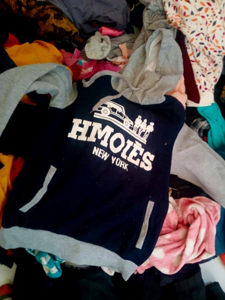 من رخصت الادمن
عل بركة توفر ملابس بالة شتائي نضيف 
100 قطعة تطلع كونية نسائي ورجال مشكل
سعر 25 الف الي يريد الحجز خاص متوفر توصيل 
خارج وخارج الكوت 
تواصل واتساب ***********
والي على باب الله ويريد كميات متوفر
