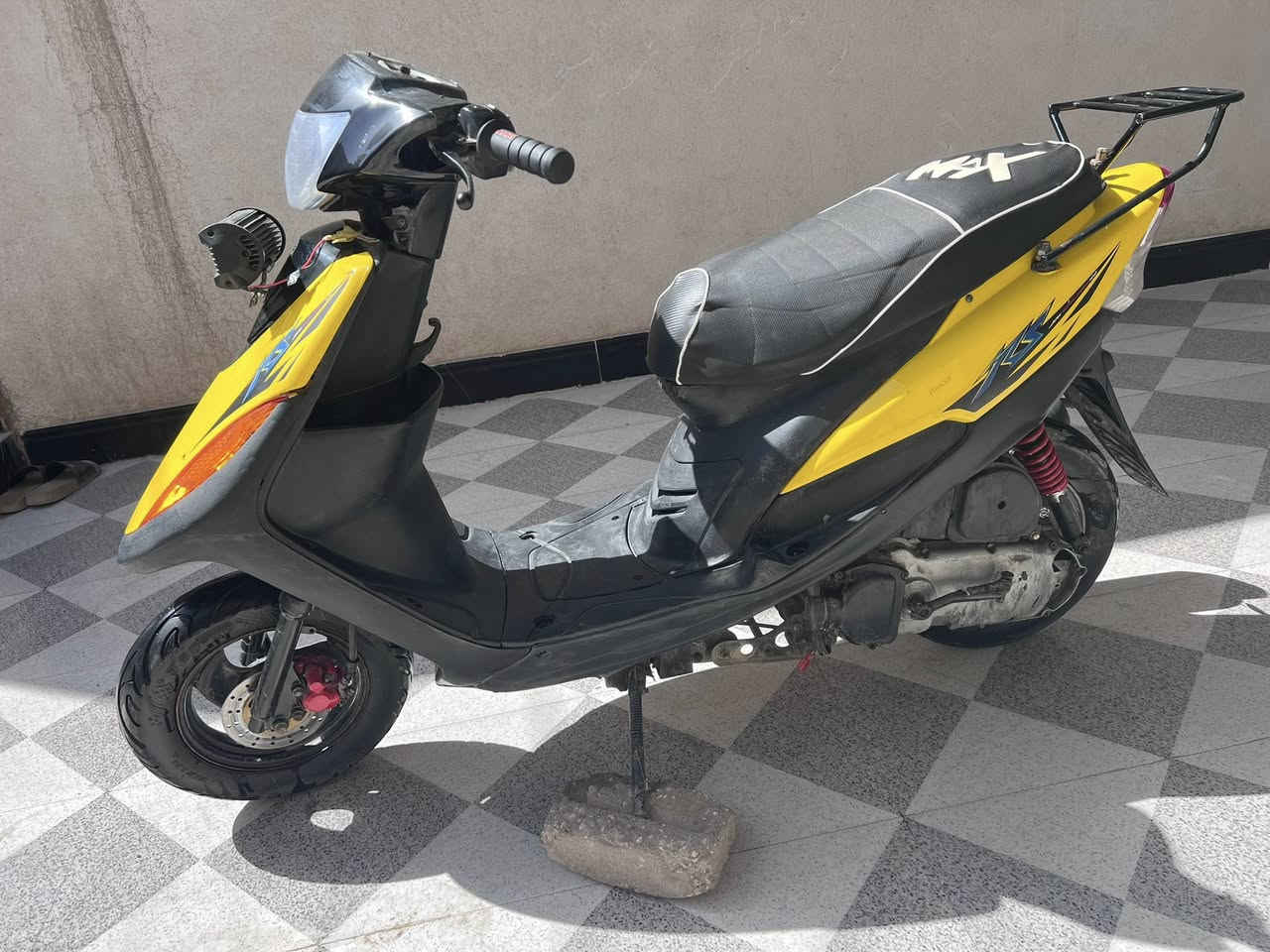 دراجه ماكس عدله للبيع مفتوح الدراجه كامله كلشي شغال بيه كهربائيات سلف نقص بس لايت امامي فقط المكان التضحيه السعر 450 الاتصال واتساب فقط   ***********
