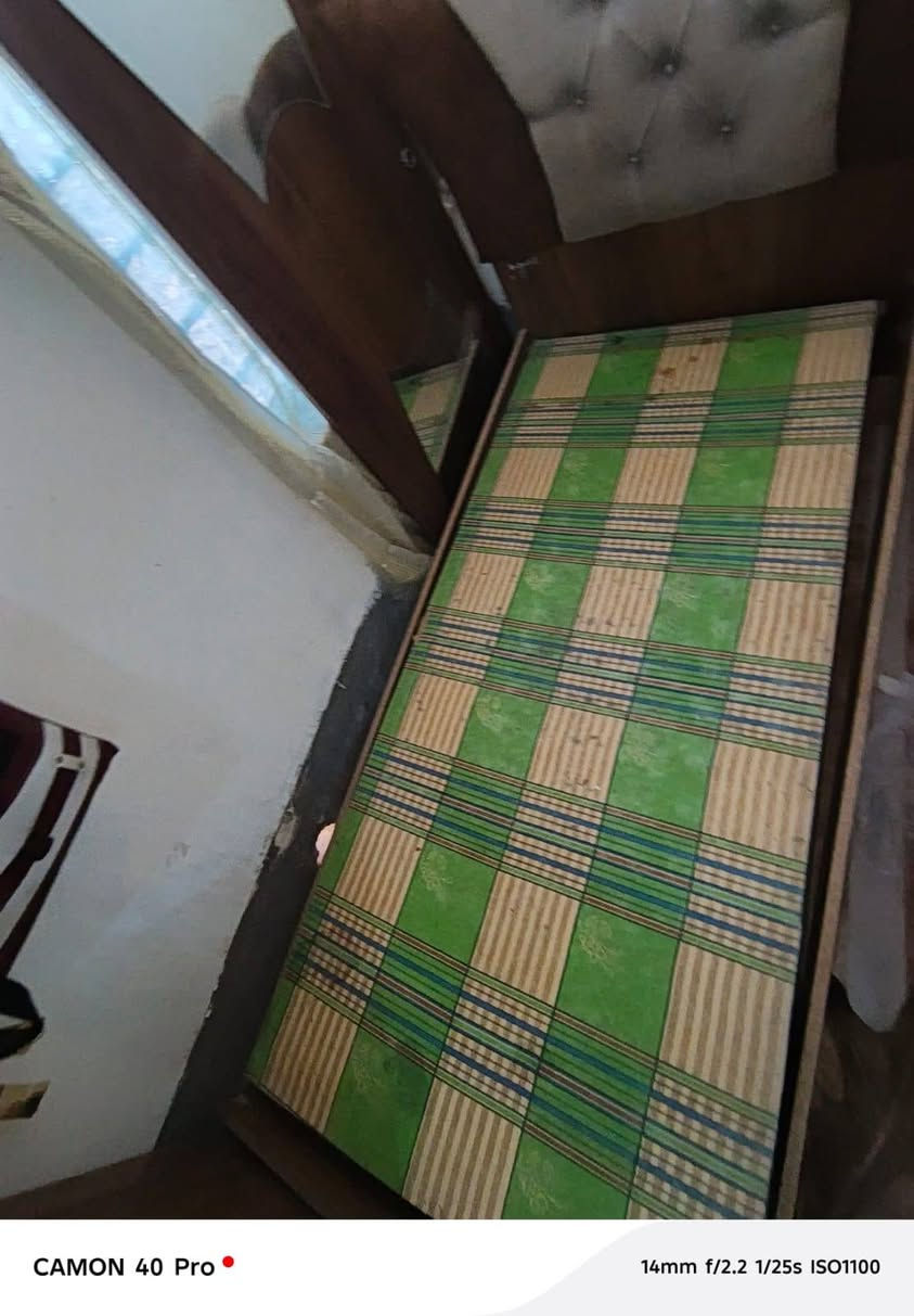 غرفه تركي نفرين السعر ٣٠٠ نضيفه كلش 
***********
