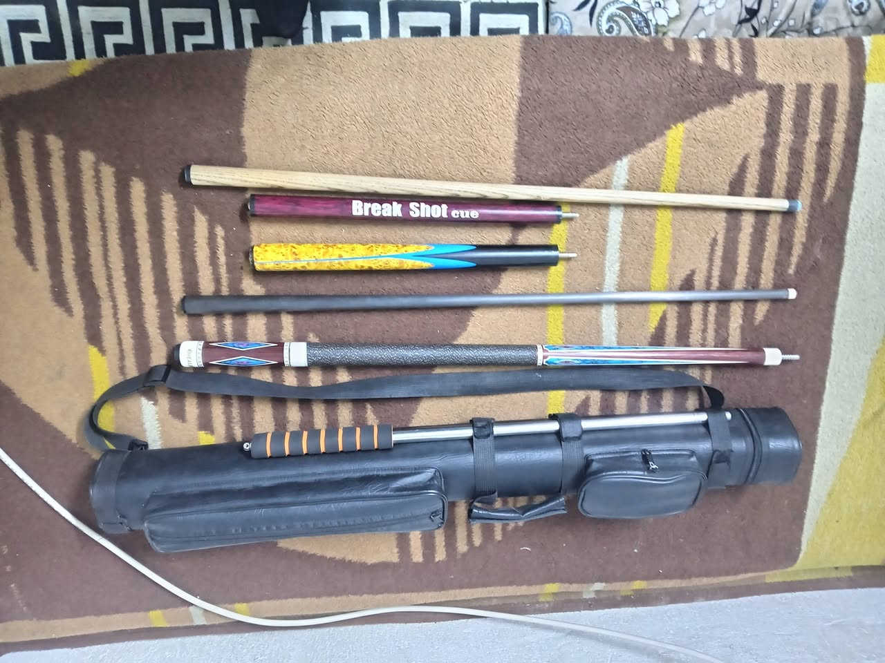 سلام عليكم كيوب لعب وكيوب كسره وجامب وياه جنطه جلد شيل كيوبين وجميع ملتزمات وياه حصان سلايت السعر اتصال ***********
