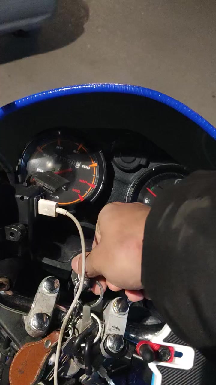 دراجة بوكسر مرقم لوحات انكليزي بأسمي موديل 21 نازلة بال23 مكينة خرسة لا تنقيص ولا تبخير تراي وين ما تريد مدوشمه كشن طبي+زنون سعرها 1900 متوازي عل بيعتها مكاني بغداد الكريعات ***********
