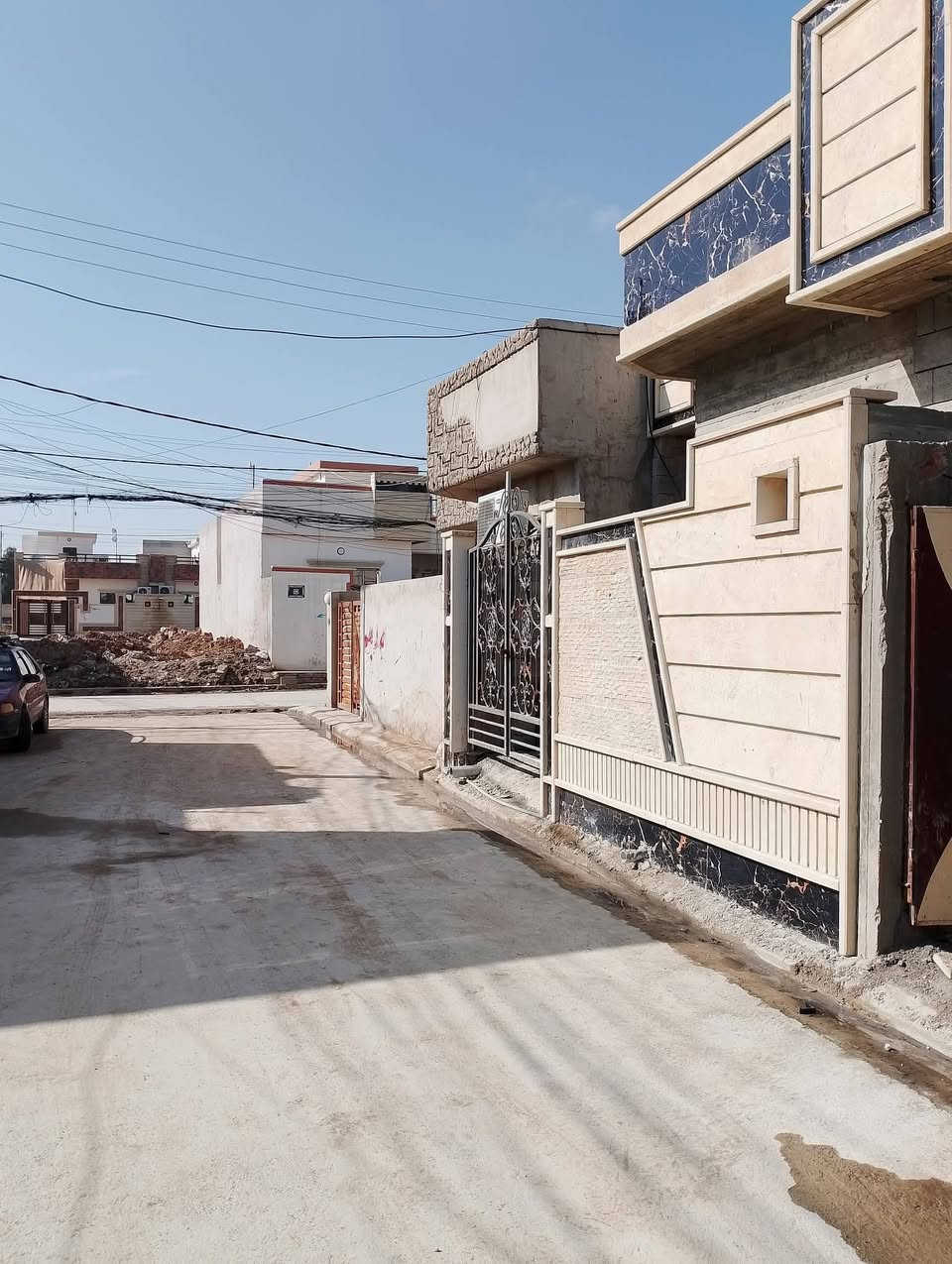 عروضات مكتب التصميم الملكي العقار
دار للبيع حي الملايين الثانية تقطيع الجندول 

مساحة الدار 118 متر الواجه 6 

قيد الانشاء ببناء حديث 🏠 

يتكون الدار من غرفتين نوم 🏠 واحد سويت 

هول 🛁استقبال 🚿 ومطبخ 🌐 صحيات 

زراعي سند 25 

خدمات كامل ماء 💧 وكهرباء ⚡ وتبليط 🚗

للاستفسار والتفاصيل عل الأرقام التالية 🌍 

عنوان المتكب طريق موصل دهوك قبل بناء الجاهز 🌍 

***********☎️

***********☎️

***********☎️
