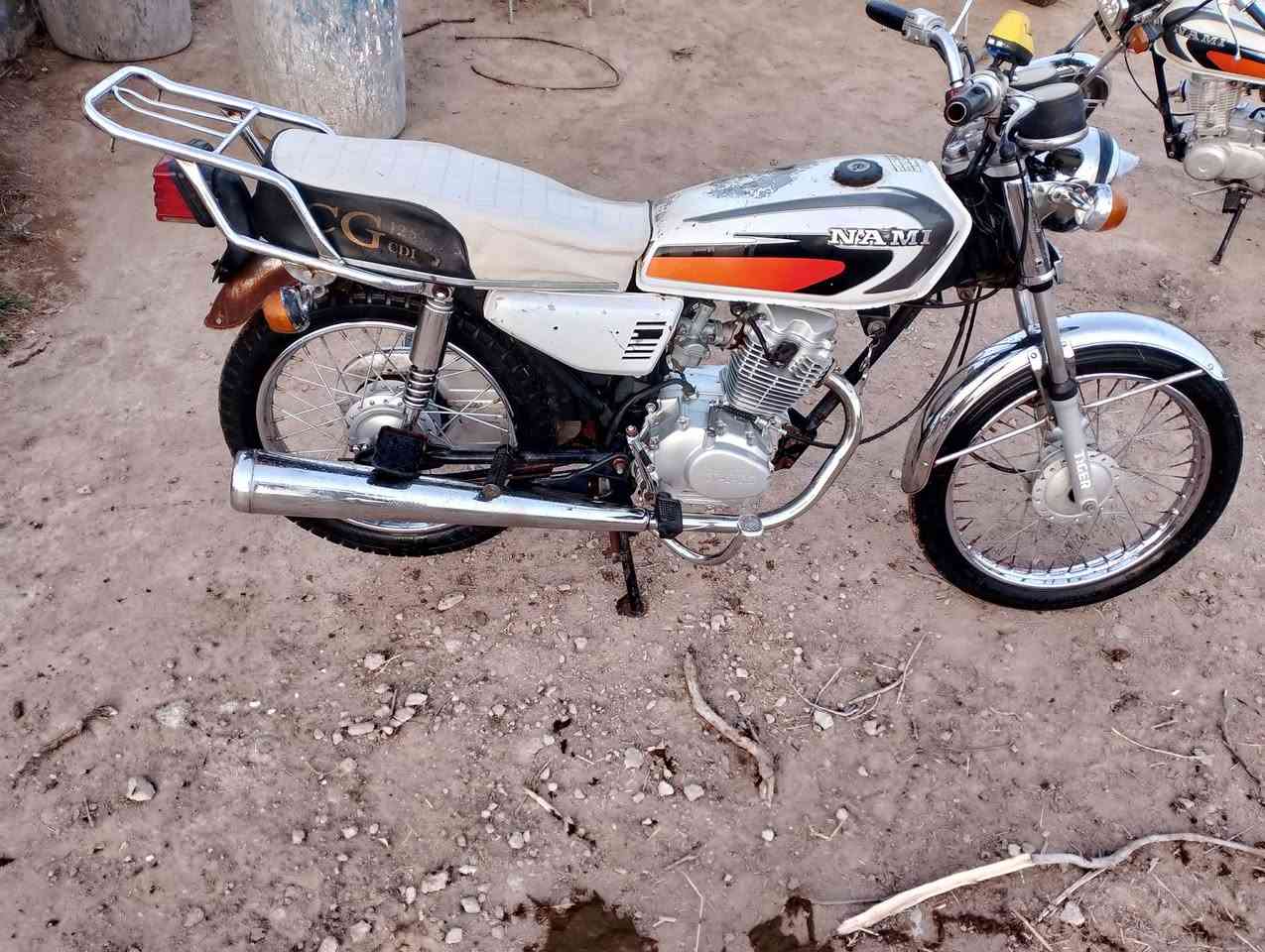 دراجه للبيع رقم موديل 20مكان واسط قضاء الحي والشراي يتصل على رقم ***********
