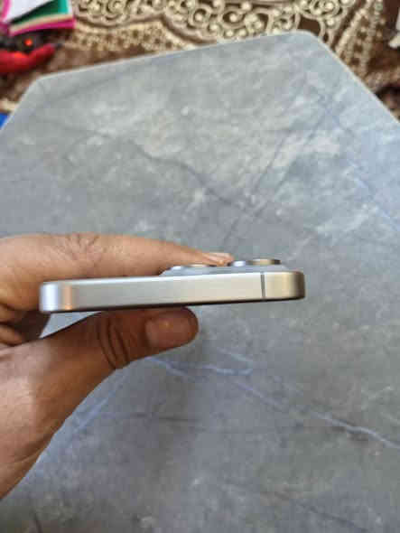 ايفون ١٥ برو ماكس ذاكره ٢٥٦ بطاريه ٩١ مكفول افحص وين ميعجبك دبل سيم كارت مكاني بغداد الامين الثانيه سعره مليون و٨٠ الف ( *********** )
