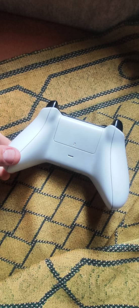 مستخدمة قليل 
نضيف كلش ومامفتوحه ابد 
30 سعر قفل بدون عملة 
رقم واتساب فقط متواجد *********** ☎️
