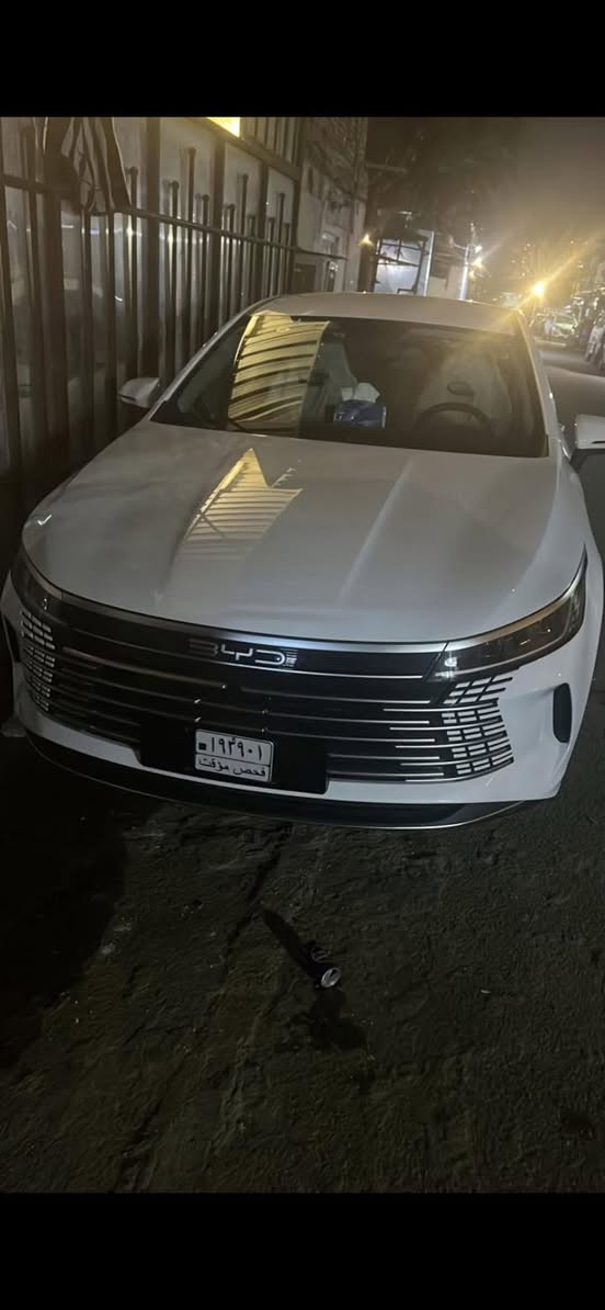 السلام عليكم عندي بي واي دي ديستروير موديل ٢٥ ماشية ٦٠٠ كيلو بدون رقم عندي براء ذمة مدوشم الارضية ومعرب الشاشة وضع الشركة السعر ١٩٥٠٠٠٠٠ مليون اللون ابيض للمعلومات الاتصال على الرقم***********
