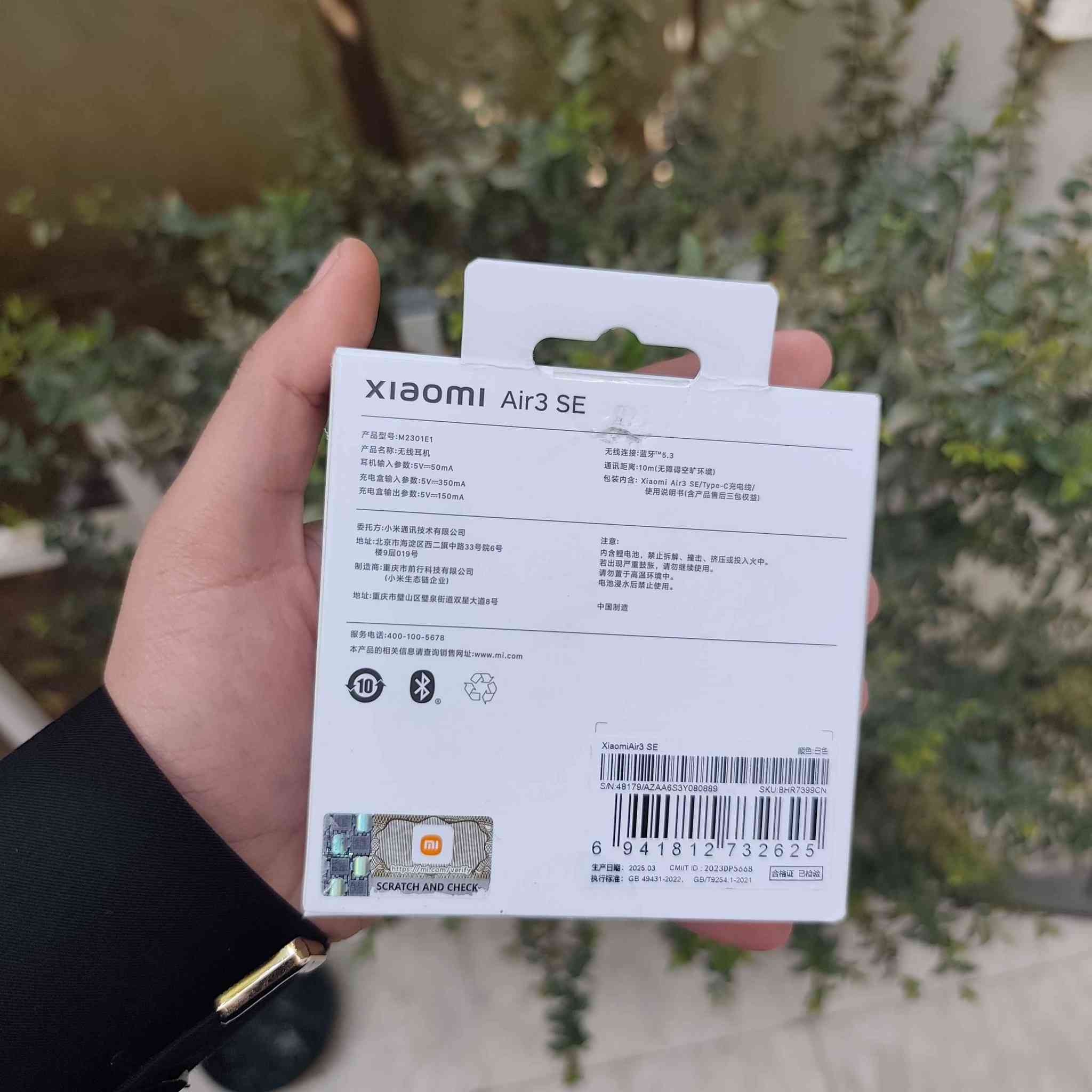 XIAOMI Air3 SE سماعات شاومي اصلية
(الصور خاصة بالمنتج نفسه اني مصورها)
جديدة لوك كبس شركة 
سماعات شاومي اصلية
  تتميز بتصميم مريح وخفيف الوزن . تعمل بتقنية بلوتوث 5.3 لضمان اتصال مستقر وسريع، وتوفر صوتًا نقيًا مع خاصية إلغاء الضوضاء الذكي (AI) للمكالمات. توفر البطارية ما يصل إلى 24 ساعة من الاستماع مع علبة الشحن، 
وتُشحن عبر منفذ USB Type-C. 
أبرز المميزات والمواصفات:
التصميم: خفيف الوزن، شكل مريح داخل الأذن.
الاتصال: بلوتوث 5.3 (Bluetooth 5.3) بمدى يصل إلى 10 أمتار.
الصوت: توفر باس (Bass) قوي وصوت متوازن.
المكالمات: تقنية AI لإلغاء ضوضاء المكالمات لضمان وضوح الصوت.
البطارية: عمر بطارية يصل إلى 24 ساعة (مع العلبة).
التحكم: لمسي للتحكم في التشغيل/الإيقاف، المكالمات، والمساعد الصوتي.
متوفر توصيل لكل العراق 🇮🇶 بغداد, العراق


**إذا كنت صاحب هذا الإعلان وتريد حذفه لأي سبب، رجاءا أرسل رسالة إلى الدعم الفني**